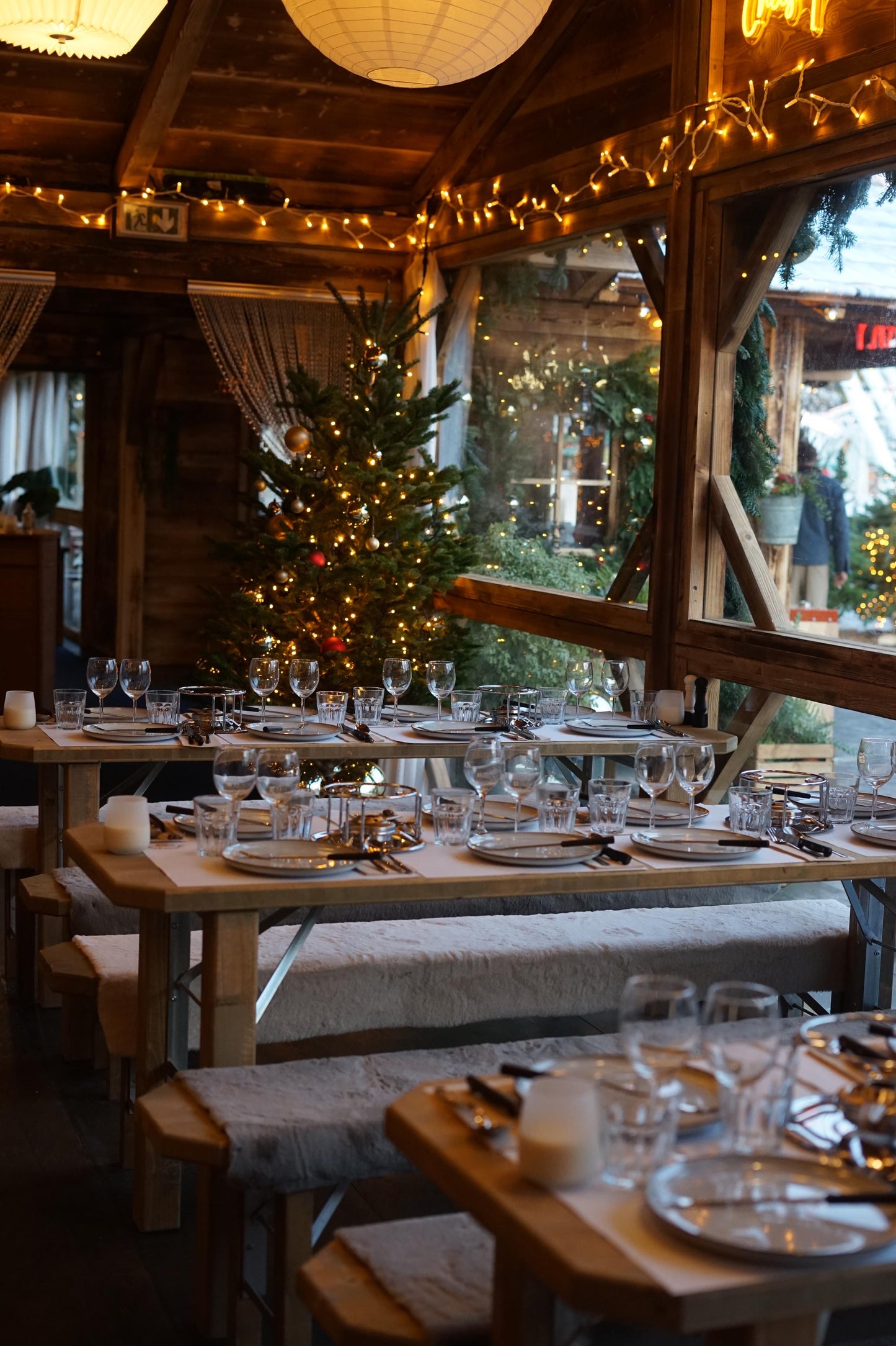 Enameled Christmas ball painting workshops - DIY fair